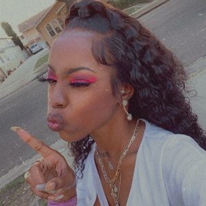 Meet your Posher, Teana